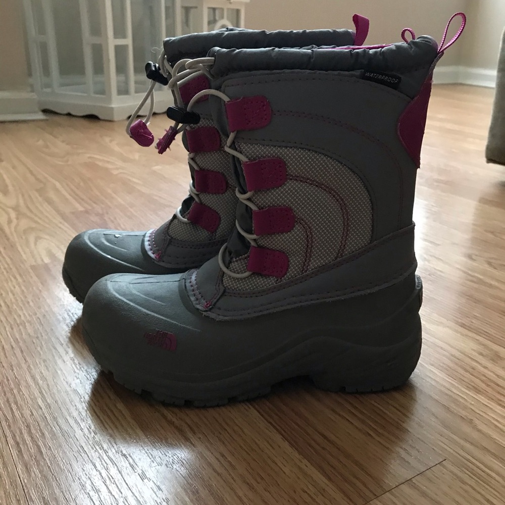 The North Face children’s snow boots size 1